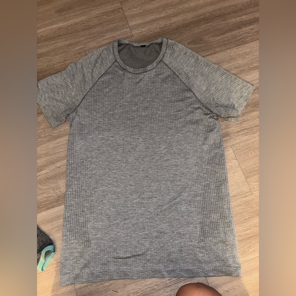 lululemon athletica Men's Short Sleeve Heathered Gray Performance Tee